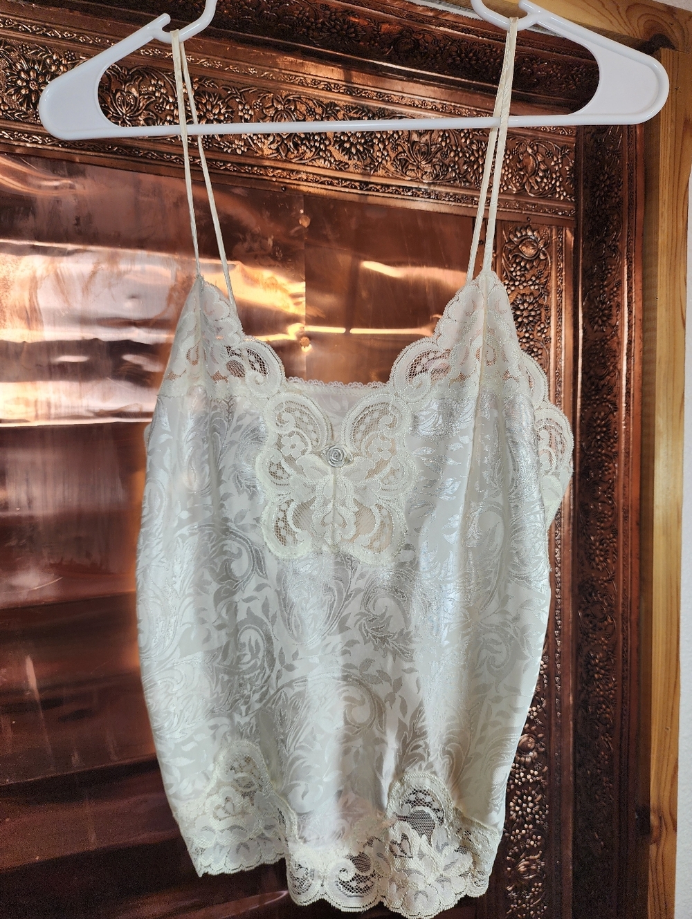 Women's Vintage Lace Trim Camisole Tank Top - Ivory